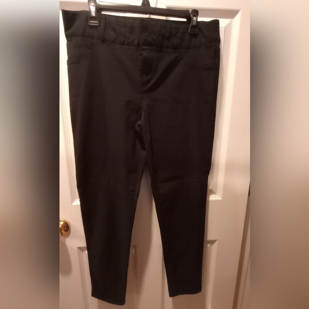 Women’s Classic Black Stretch Jeans